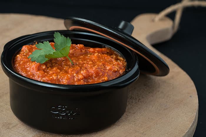 Spaghettisaus bereid met kippengehakt