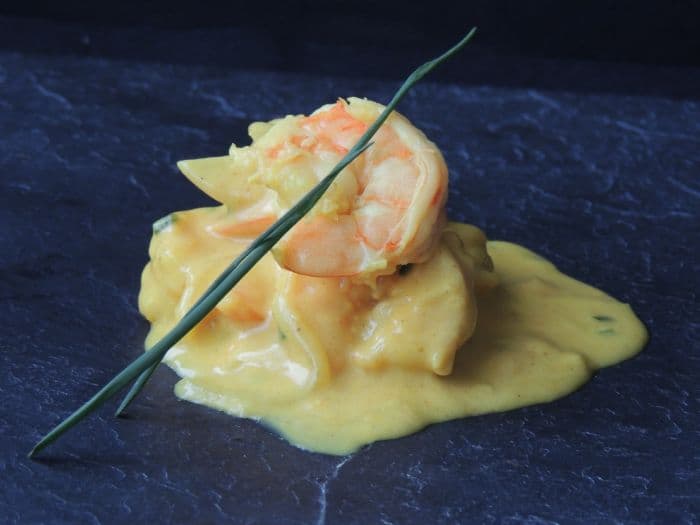 Scampi in een zachte curry looksaus